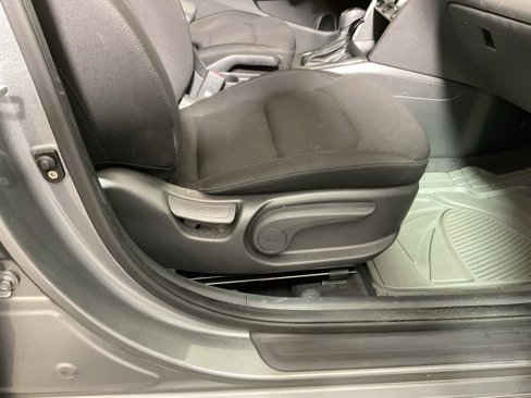 Used 2019 Hyundai Elantra SE w/ Cargo Package image 34