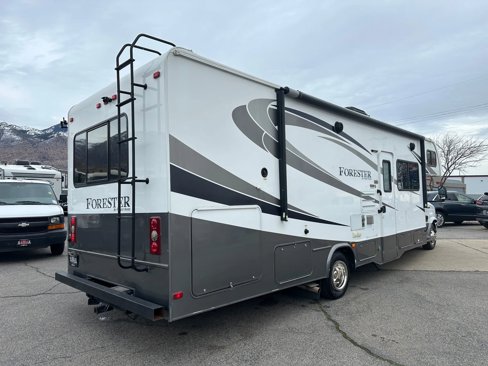 Used 2016 Ford E-450 and Econoline 450 Super Duty w/ Motorhome Prep Package image 8