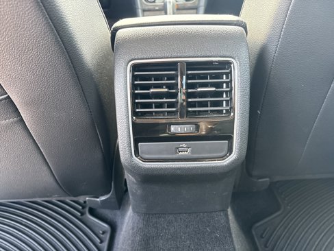Used 2018 Volkswagen Passat 2.0T SE image 40