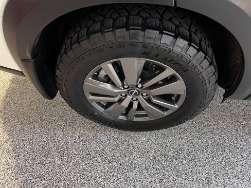 Used 2022 Nissan Pathfinder SV w/ SV Premium Package image 11