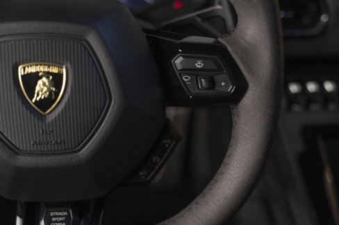 Used 2020 Lamborghini Huracan EVO image 33