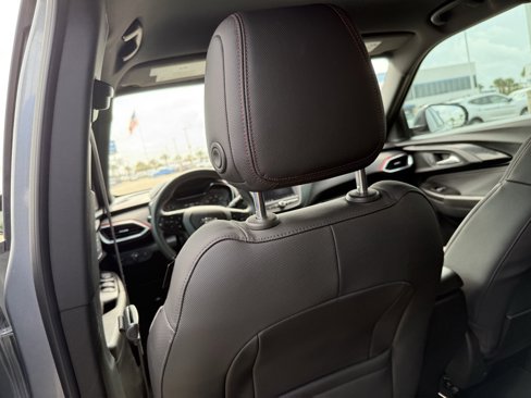 Used 2023 Chevrolet TrailBlazer RS image 37