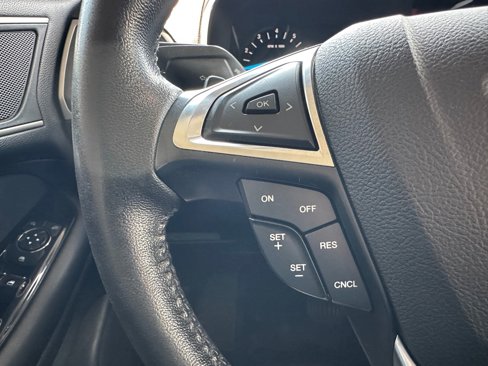 Used 2018 Ford Edge SEL image 20