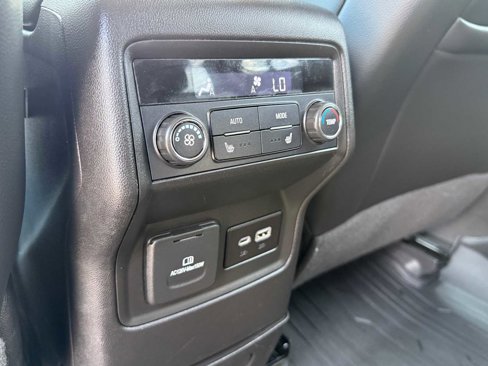 Used 2023 GMC Acadia SLT w/ Preferred Package image 23