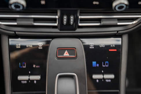 Used 2022 Porsche Macan image 25