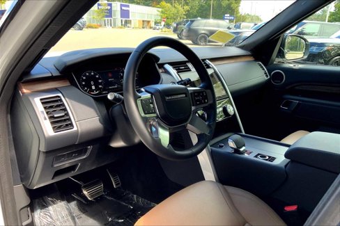Used 2025 Land Rover Discovery Dynamic SE image 15