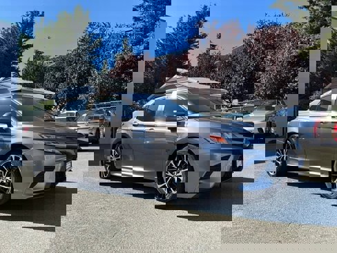 Used 2018 Toyota Camry SE image 2