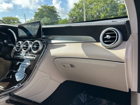 Used 2021 Mercedes-Benz GLC 300 image 22