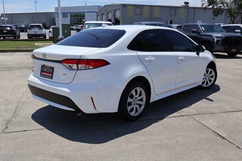 Used 2022 Toyota Corolla LE image 2