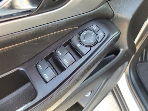 Used 2020 Chevrolet Traverse LT image 18