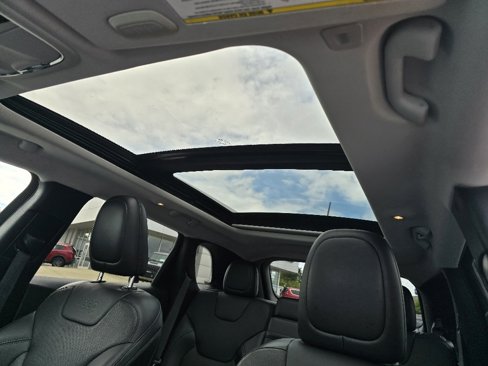 Used 2019 Jeep Cherokee Limited image 8