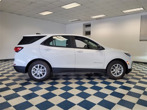 Used 2022 Chevrolet Equinox LS image 13