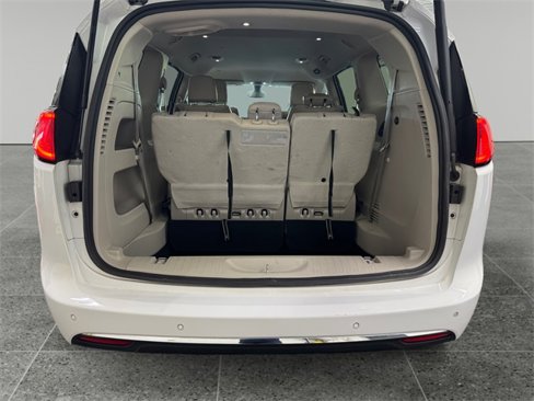 Used 2017 Chrysler Pacifica Touring-L Plus image 20
