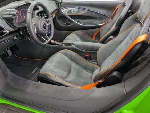 Used 2025 McLaren Artura Spider image 7