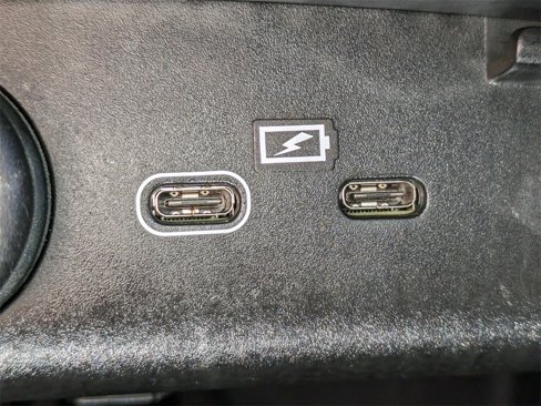 Certified 2023 Volvo XC40 B5 Plus image 23