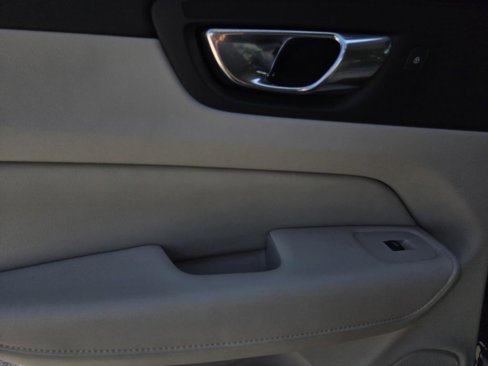 Used 2021 Volvo XC60 T6 Inscription w/ Protection Package Premier image 14