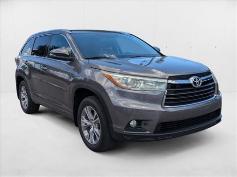 Used 2015 Toyota Highlander XLE image 3