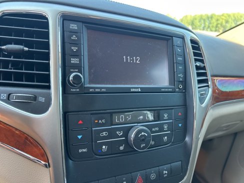 Used 2012 Jeep Grand Cherokee Overland image 8