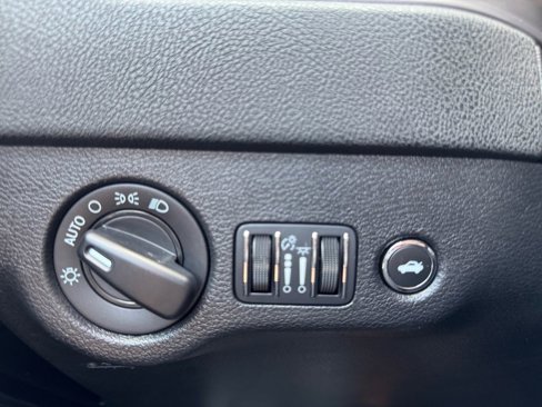Used 2023 Dodge Charger SXT image 22