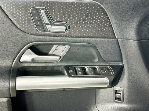 Certified 2025 Mercedes-Benz GLA 250 image 17