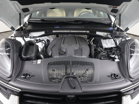 New 2025 Porsche Macan image 22