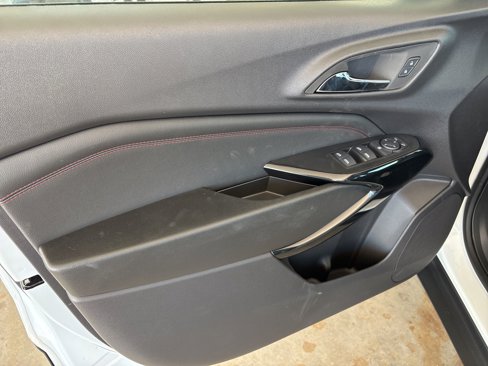 New 2025 Chevrolet Trax RS w/ Sunroof Package image 5