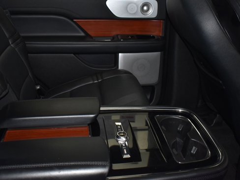 Used 2020 Lincoln Navigator Reserve w/ Luxury Package image 11