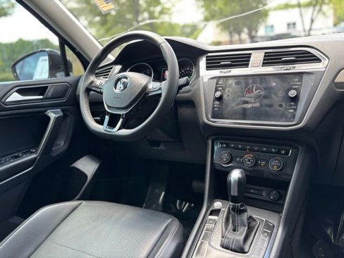 Used 2021 Volkswagen Tiguan SE image 14