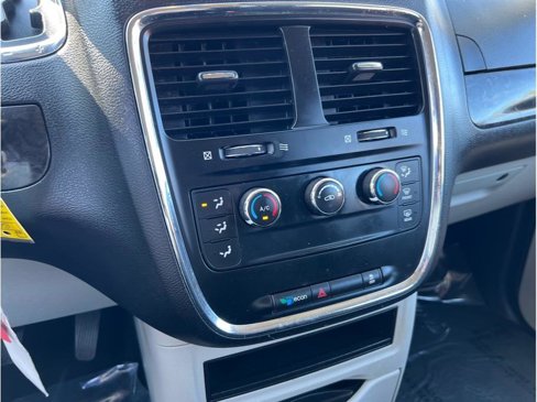 Used 2016 Dodge Grand Caravan American Value Package w/ UConnect Hands-Free Group image 8
