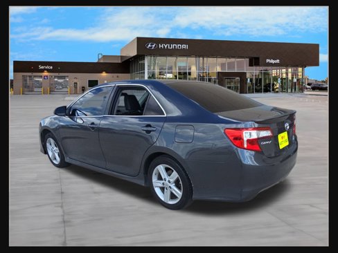 Used 2014 Toyota Camry SE image 3