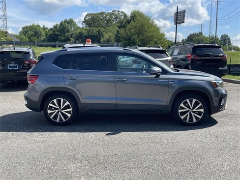 Used 2023 Volkswagen Taos SE image 4