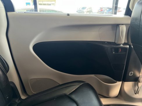 Used 2020 Chrysler Voyager Lxi image 16
