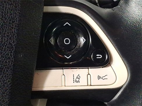Used 2018 Toyota Prius Three image 24