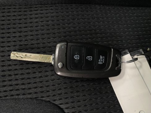 Used 2020 Hyundai Santa Fe SE image 29