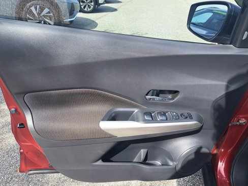 Used 2019 Nissan Kicks SV image 14