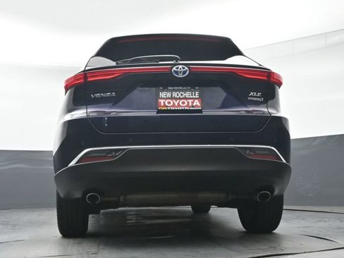 Certified 2022 Toyota Venza XLE image 37