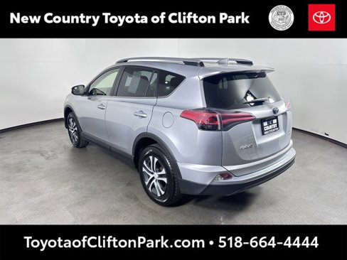 Used 2018 Toyota RAV4 LE image 5
