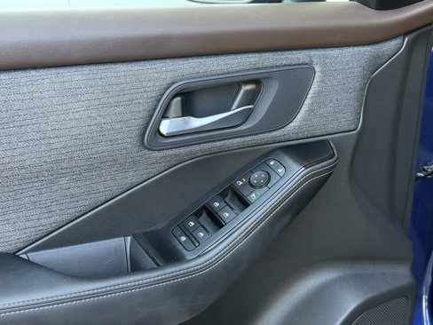 Used 2023 Nissan Rogue SV image 11