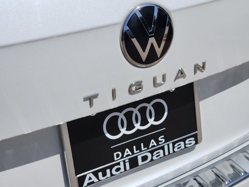 Used 2022 Volkswagen Tiguan SE R-Line image 12