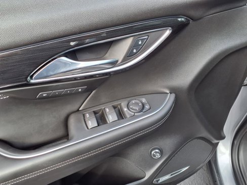 Used 2022 Buick Envision Essence w/ Technology Package I image 17