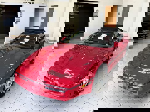 Used 1986 Chevrolet Corvette Convertible image 1