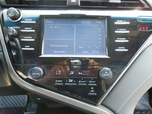 Used 2020 Toyota Camry SE image 14