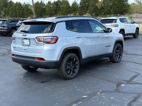 New 2026 Jeep Compass Latitude image 3