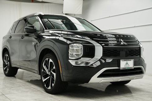 Used 2025 Mitsubishi Outlander SEL image 2