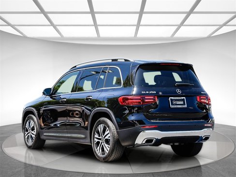Used 2024 Mercedes-Benz GLB 250 4MATIC image 2