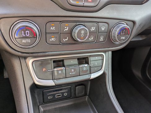 Used 2024 GMC Terrain SLT image 18