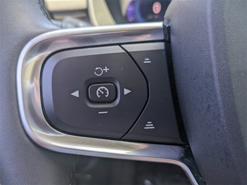 Certified 2024 Volvo XC40 B5 Plus w/ Protection Package Premier image 25