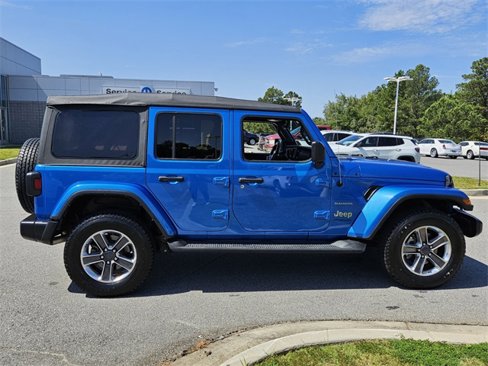 Used 2022 Jeep Wrangler Unlimited Sahara w/ Cold Weather Group image 15