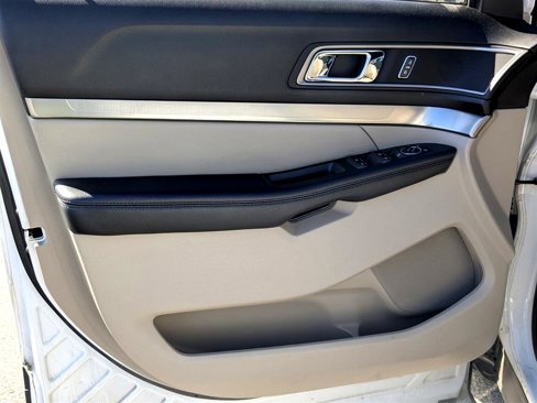 Used 2018 Ford Explorer XLT w/ Equipment Group 202A image 12