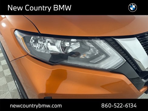 Used 2017 Nissan Rogue SV w/ SV Family Package image 11